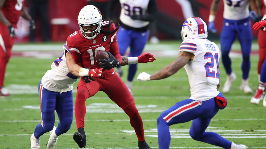 Wide receiver DeAndre Hopkins #10 of the Arizona Cardinals makes a reception during the first half ...