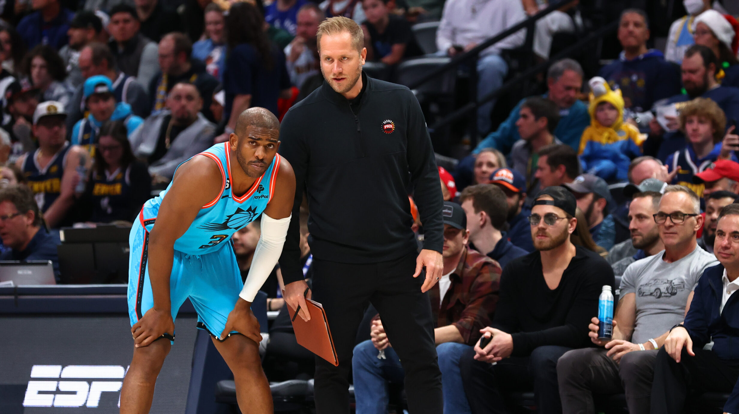 Assistant coach Kevin Young of the Phoenix Suns talks with Chris Paul #3 during the first quarter o...