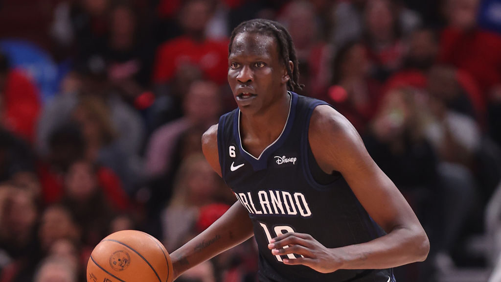 Bol Bol #10 of the Orlando Magic in action against the Chicago Bulls during the first half at Unite...