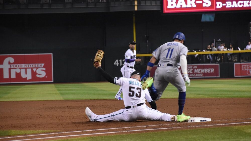 Dodgers News: David Peralta Named Finalist for Gold Glove Award in Left  Field