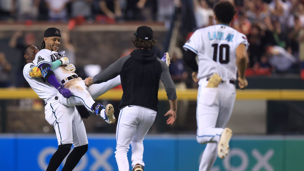 D-backs walk it off vs. Phillies to take Game 3 of NLCS
