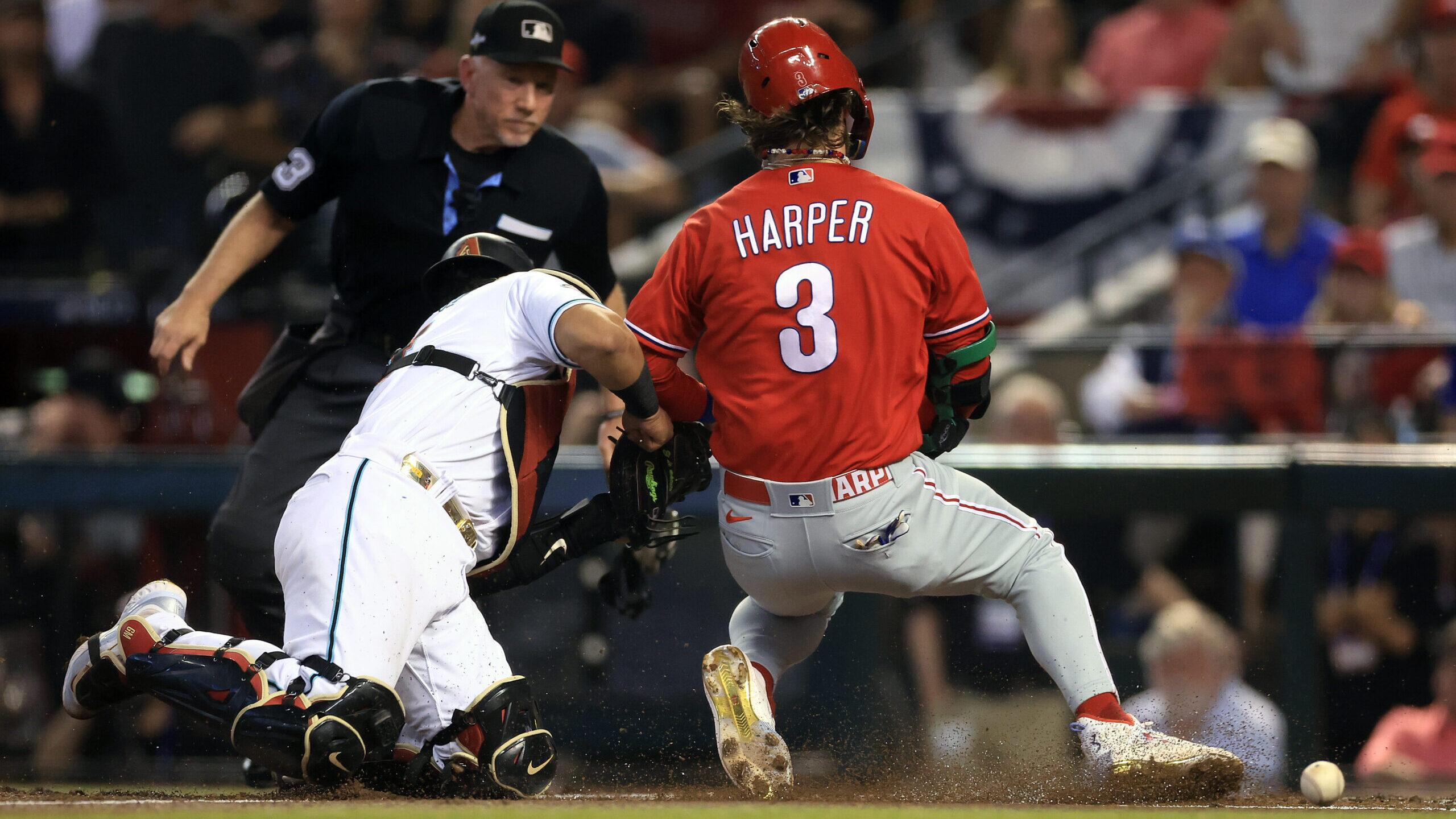 Bryce Harper and Gabriel Moreno collide in 1st inning play at the plate