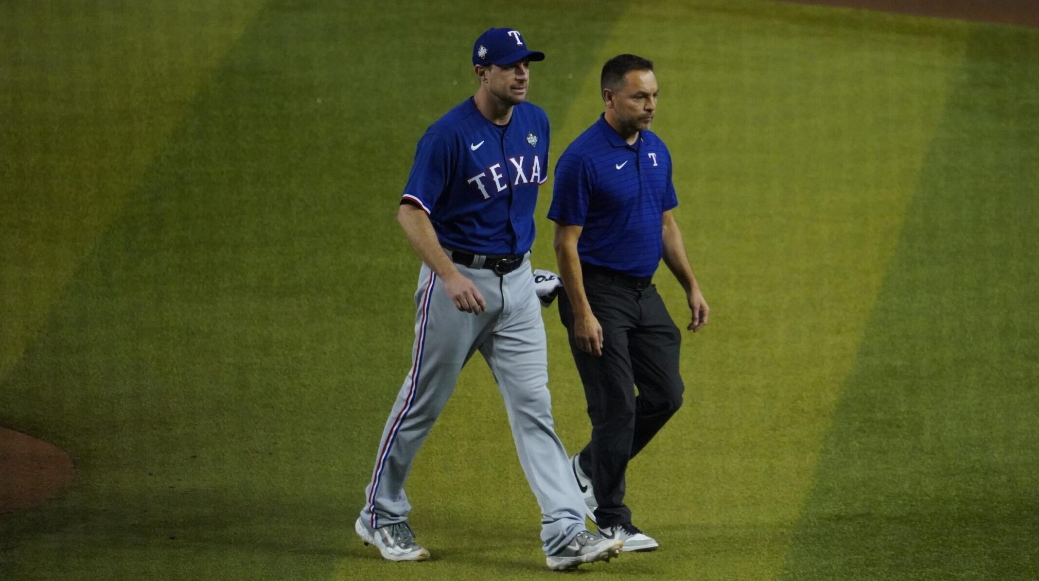 Rangers' Max Scherzer exits Game 3 of D-backs' World Series with back tightness