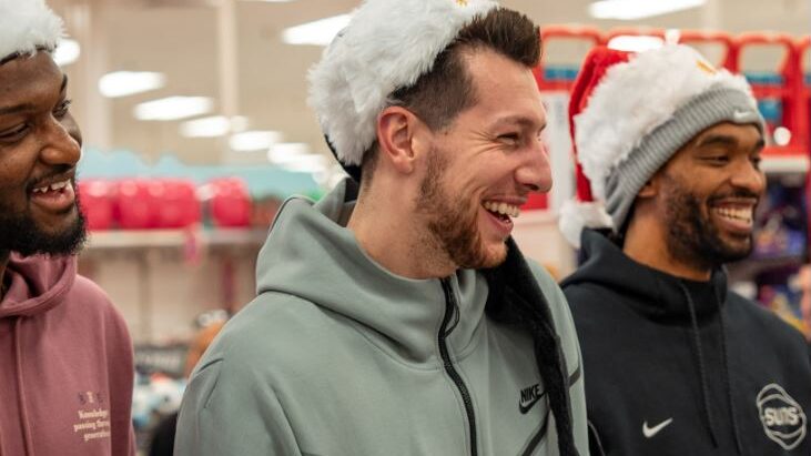 Suns players helped local children shop for Christmas gifts and holiday essentials. (X photo @Suns)...