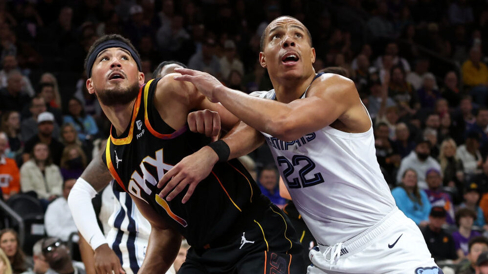 Devin Booker and Desmond Bane scrap for position in Suns-Grizzlies...