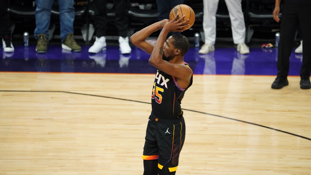 Suns' Kevin Durant scores 15 in 4th quarter of comeback win vs. Kings