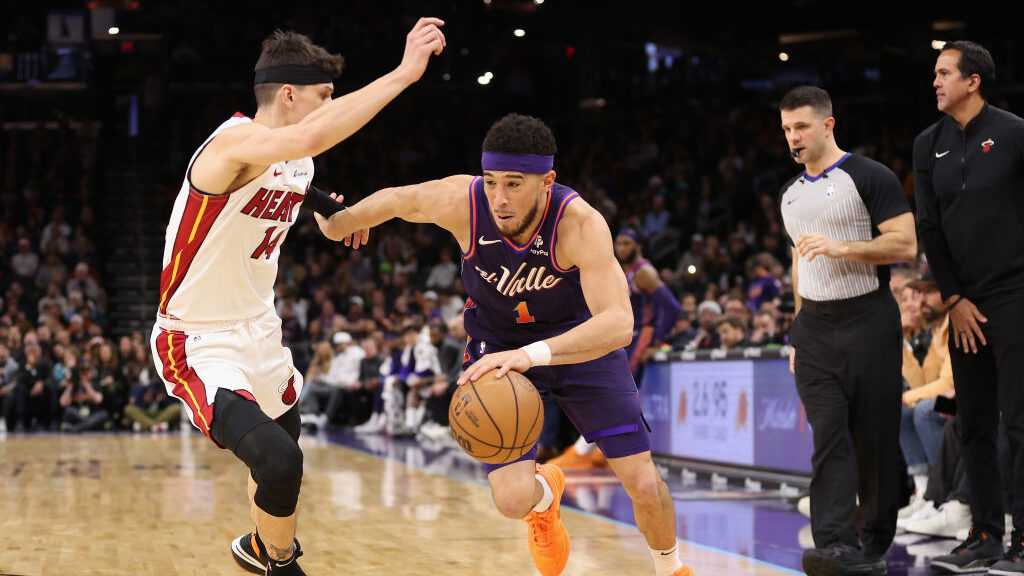 Suns G Devin Booker gains momentum in NBA All-Star fan voting