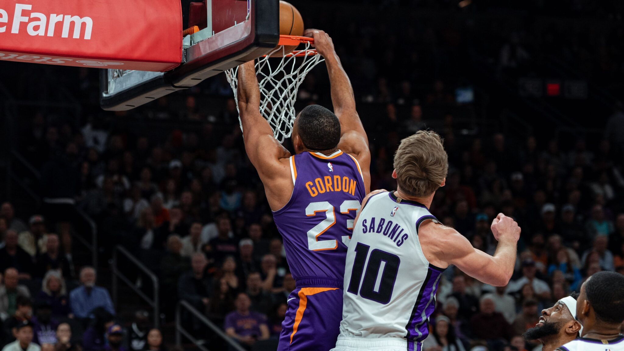 Eric Gordon stuns Suns' bench with alley-oop jam vs. Kings