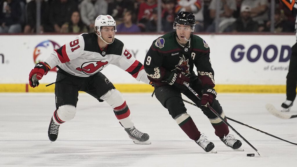 Clayton Keller becomes 2nd Coyotes player with 400 points in win over Devils
