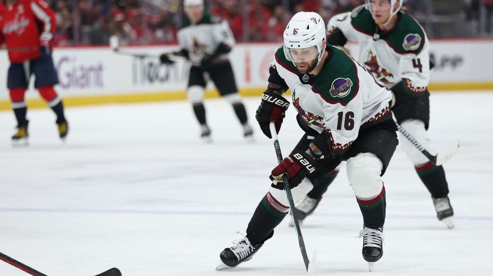 Coyotes' Jason Zucker out vs. Chicago for trade-related reasons