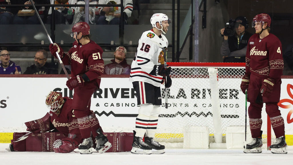 Coyotes' loss to Chicago snaps Blackhawks' 22-game road losing streak