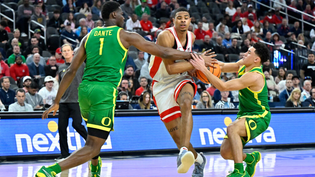 Arizona eliminated from Pac-12 Tournament in loss to Oregon