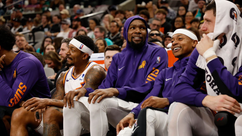 Kevin Durant #35 of the Phoenix Suns is all smiles as fans call for Isaiah Thomas #4 to enter the g...