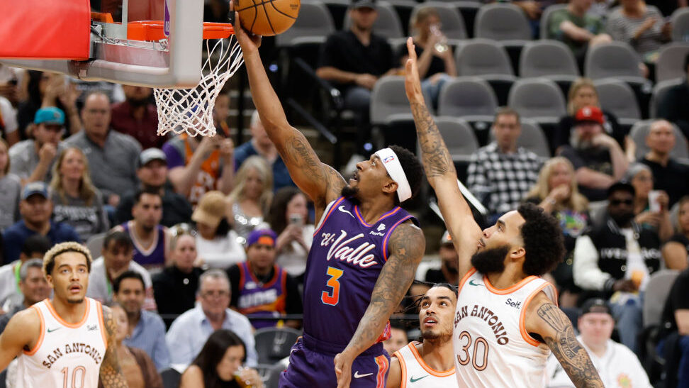 Bradley Beal exits Suns vs. Spurs with sprained right ring finger