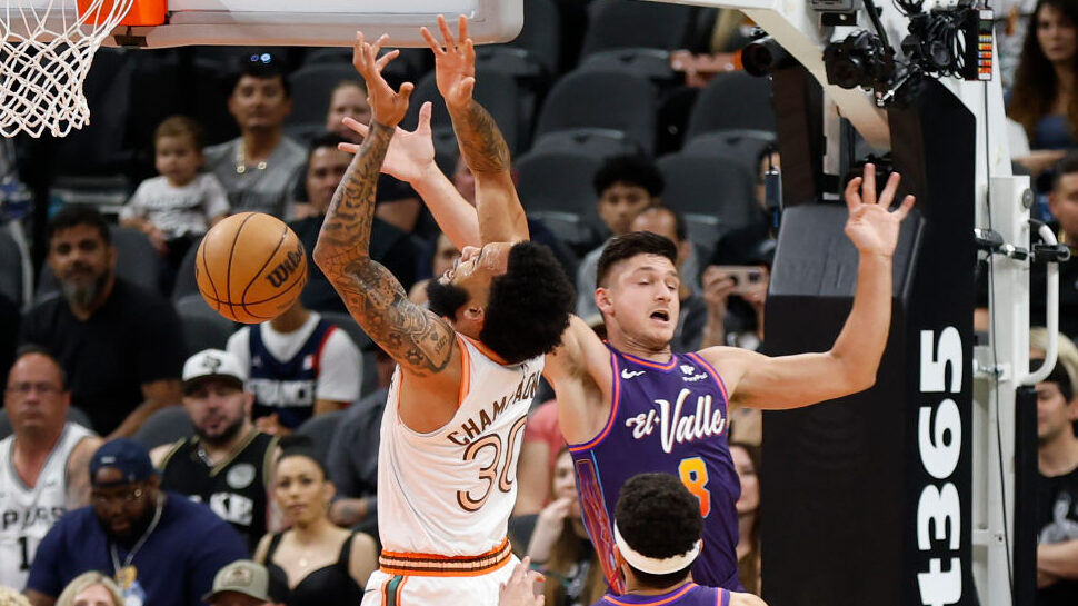 Phoenix Suns take on San Antonio Spurs...
