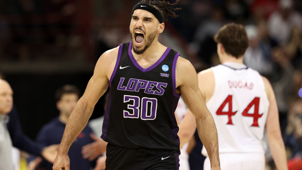 Grand Canyon basketball upsets Saint Mary's for 1st NCAA Tournament win in school history