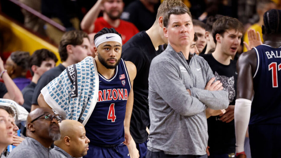 Arizona falls in AP rankings, loses hold of No. 1 NCAA Tournament seed projections