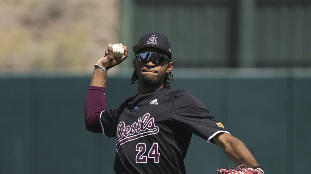 Arizona State baseball's Isaiah Jackson climbs wall for home run robbery