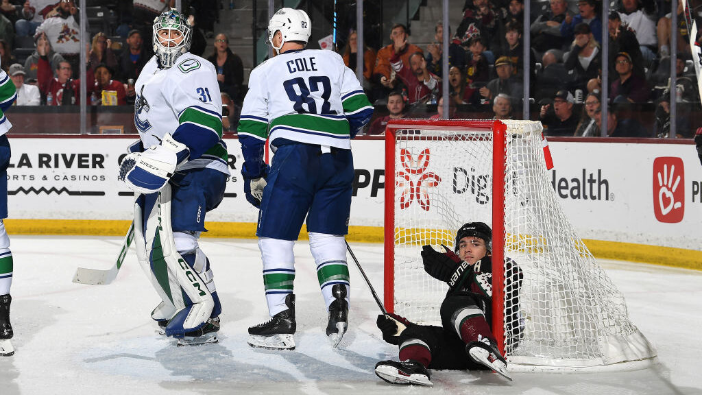 Coyotes lose to Canucks on late goal from former Arizona forward Conor Garland