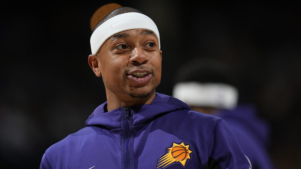 Isaiah Thomas to remain with Suns for remainder of season