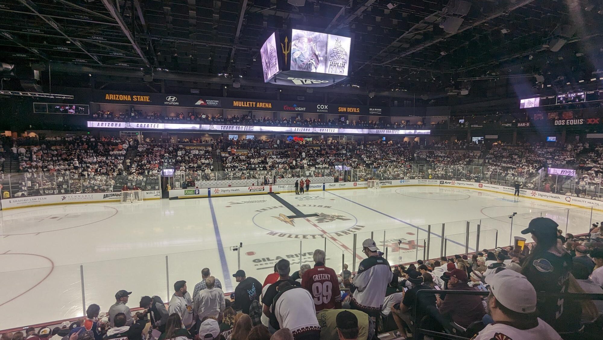Coyotes fans turn relocation funeral into party with 1 last whiteout