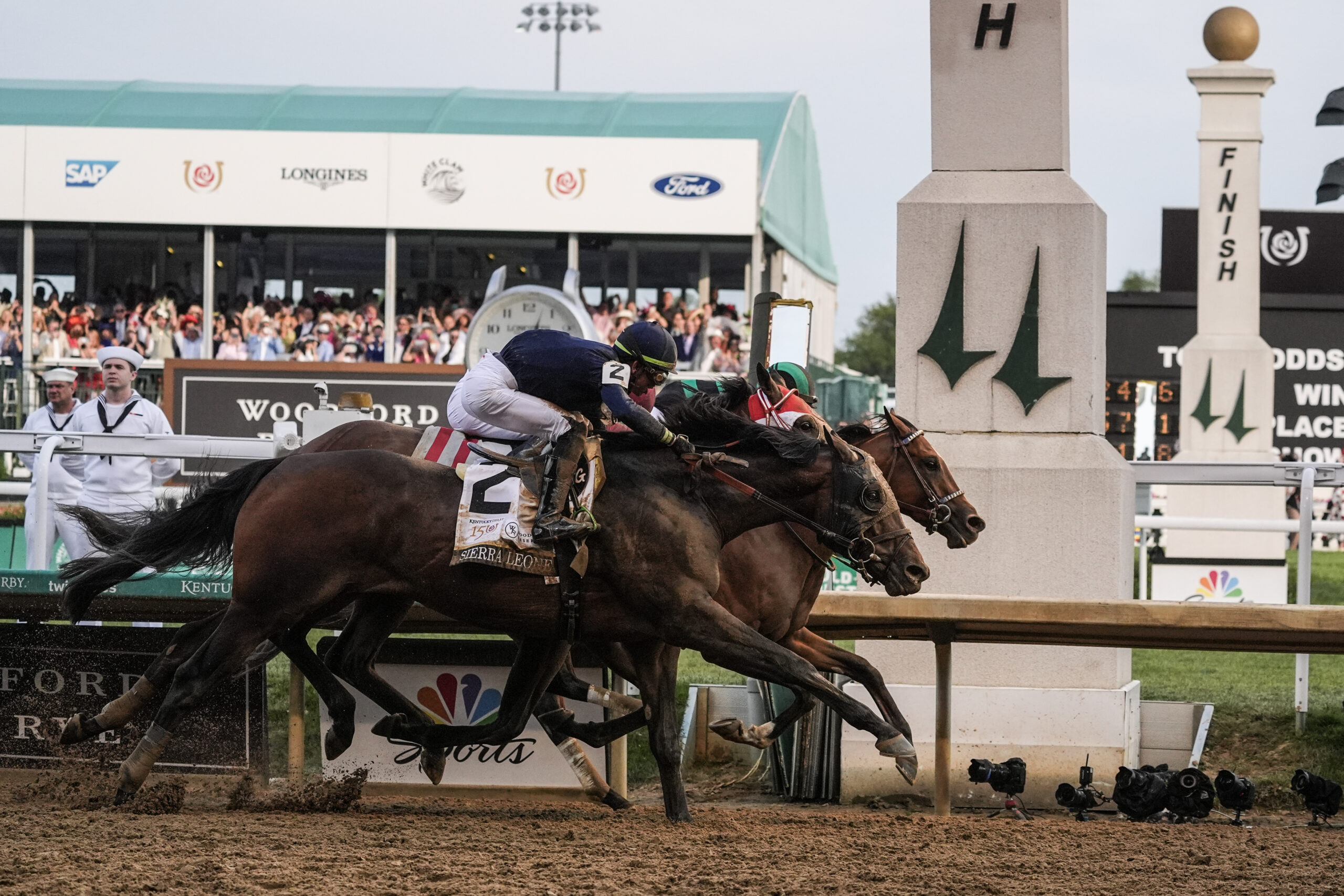 Mystik Dan wins 150th Kentucky Derby by a nose in a 3-horse photo finish, edging out Forever Young ...