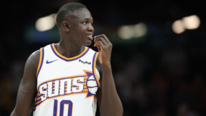 For 3! Suns rookie Khaman Maluach hits 1st career NBA deep ball in loss vs. Trail Blazers