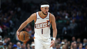 Suns' injury rut persists out of break, Booker hurt in loss to Spurs
