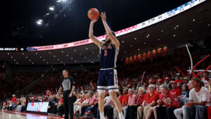 No. 4 Arizona uses strong 2nd half to beat No. 2 Houston, takes 1st place in Big 12
