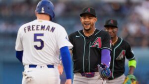 Ketel Marte hugs Freddie Freeman for an out during Diamondbacks-Dodgers