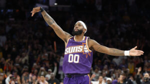 Royce O'Neale swishes 51-foot 3 at 3rd quarter buzzer as Suns beat Bucks
