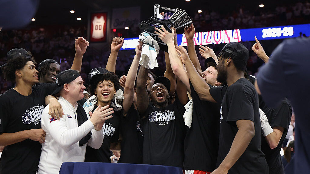 Arizona win Big 12 regular-season title....
