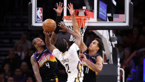 Suns fighting through funk, escape with win vs. Pelicans