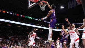 Suns snap losing streak to get back in final sprint of playoff race