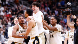 Trey Kaufman-Renn tips in game-winner as Purdue beats Texas, will face Arizona