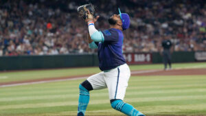 Diamondbacks' Carlos Santana exits vs. Braves with groin tightness