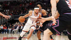Suns' ugly slog continues with narrow win over Bulls