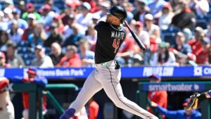 Ketel Marte ends Diamondbacks' 7-game home run drought in leadoff at-bat vs. Phillies