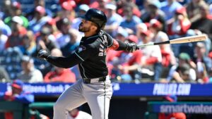 Jose Fernandez, Adrian Del Castillo's late RBIs give Diamondbacks series win vs. Phillies