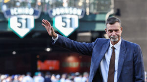 Mariners retire Randy Johnson's No. 51, announce plans for new statue next year