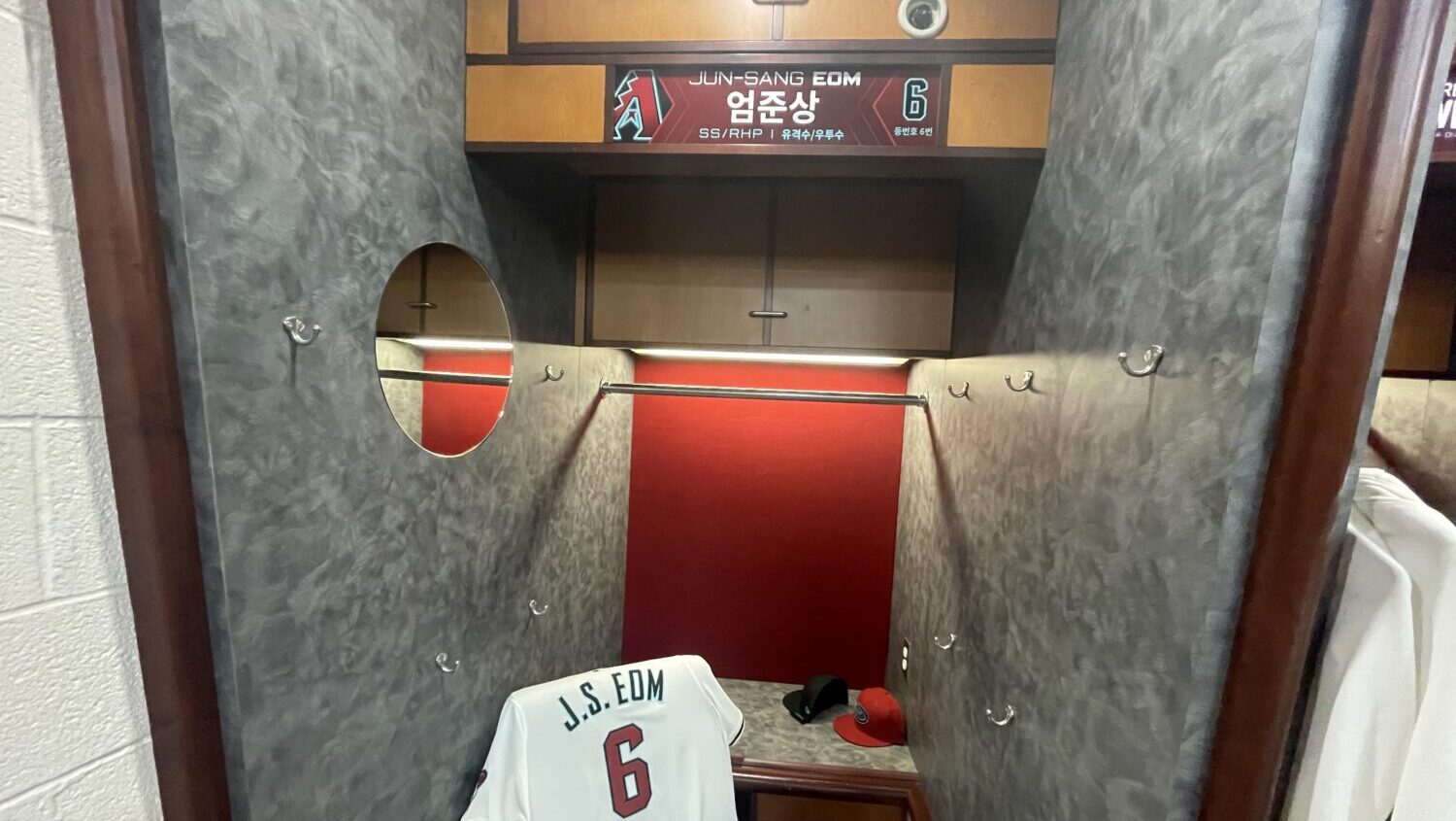 Jun-Sang Eom signs with Diamondbacks...