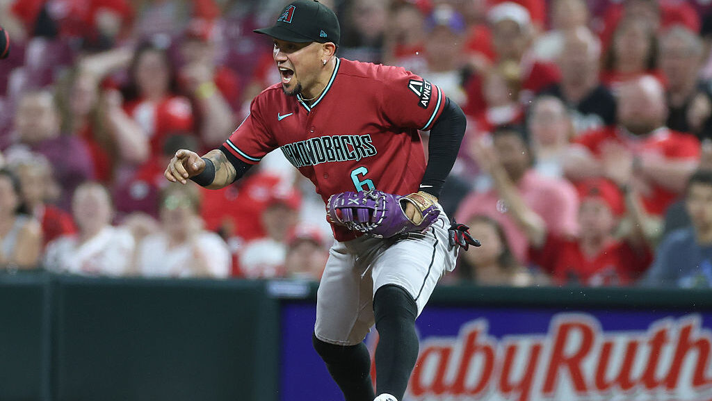 Ildemaro Vargas #6 of the Arizona Diamondbacks...