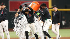 Ildemaro Vargas walks off Athletics in extra innings, Diamondbacks move into wild card spot
