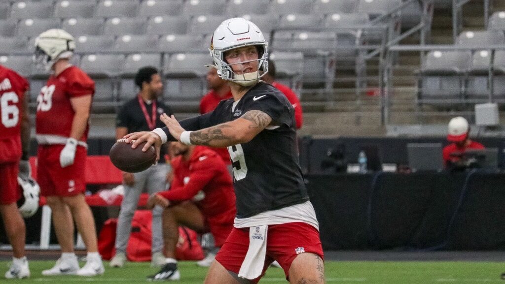 Cardinals' Carson Beck...