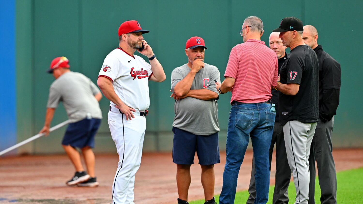 Diamondbacks' Torey Lovullo with Guardians' Stephen Vogt...