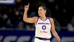 Kelsey Plum makes immediate impact in Mercury debut, win