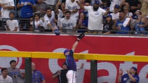 D-backs OF Corbin Carroll leaps to unbelievably rob HR vs. Dodgers