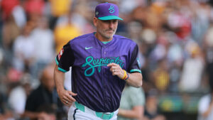 Diamondbacks president: Torey Lovullo will get hired in a heartbeat if he does not return