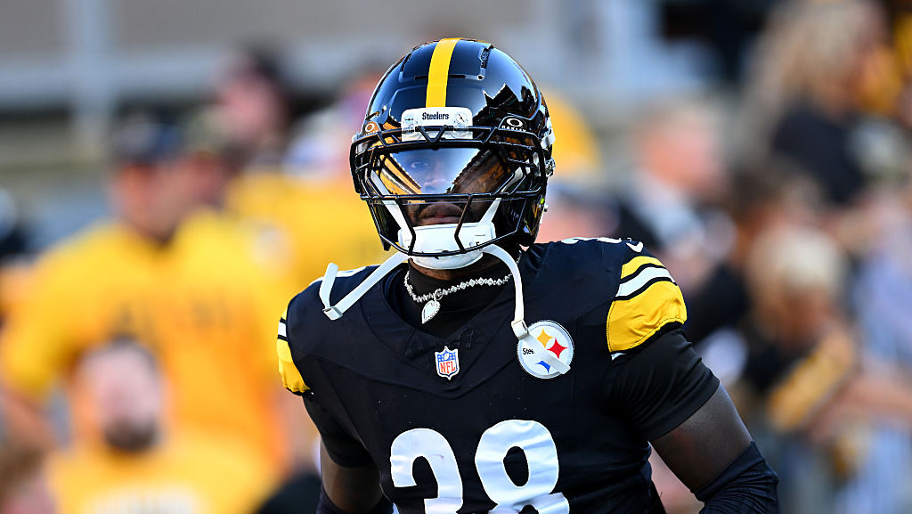 Cardinals sign D'shawn Jamison...