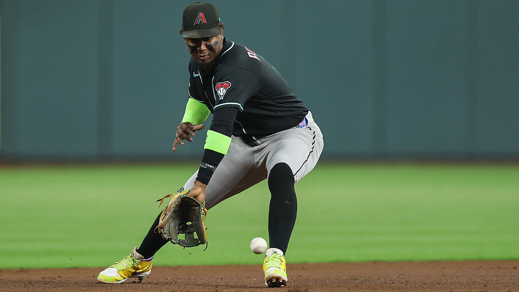 HOUSTON, TEXAS - SEPTEMBER 04: Geraldo Perdomo #2 of the Arizona Diamondbacks fields a ground ball ...